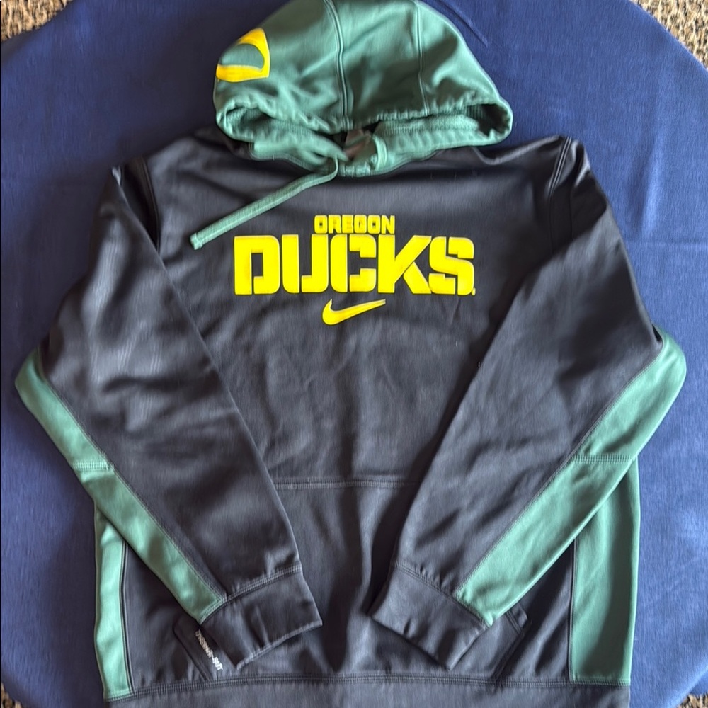 Nike Therma Fit  Oregon Ducks Hoodie in Black and Green